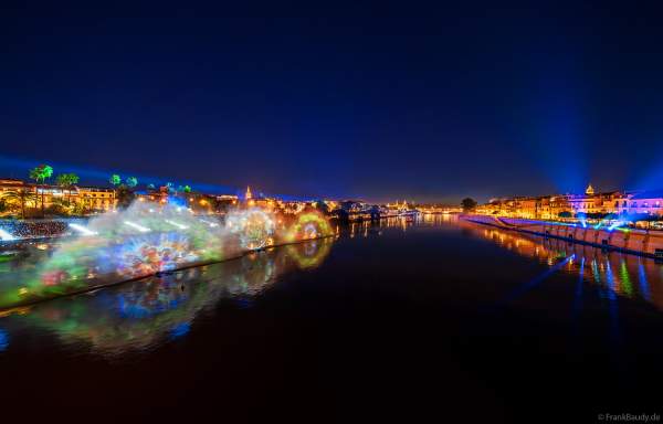 Die Weihnachtsshow NAVIGALIA in Sevilla beeindruckt mit einer gigantischen Wasser-, Licht- und Lasershow und begeistert Hunderttausende Besucher