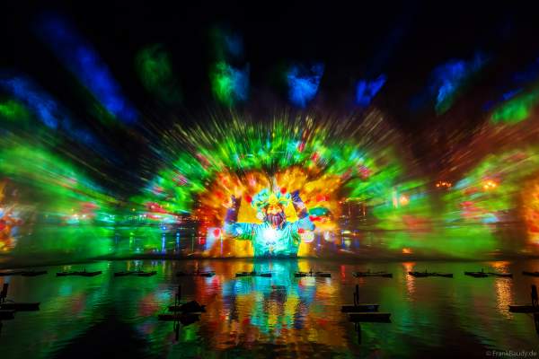 Die Weihnachtsshow NAVIGALIA in Sevilla beeindruckt mit einer gigantischen Wasser-, Licht- und Lasershow und begeistert Hunderttausende Besucher