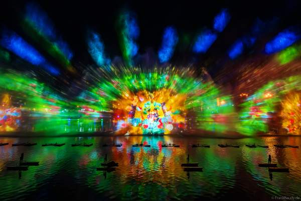 Die Weihnachtsshow NAVIGALIA in Sevilla beeindruckt mit einer gigantischen Wasser-, Licht- und Lasershow und begeistert Hunderttausende Besucher