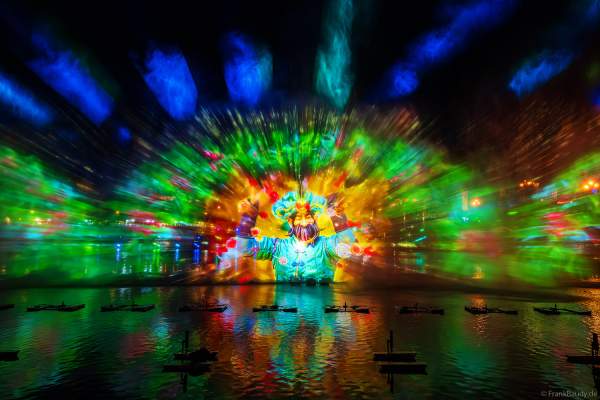 Die Weihnachtsshow NAVIGALIA in Sevilla beeindruckt mit einer gigantischen Wasser-, Licht- und Lasershow und begeistert Hunderttausende Besucher