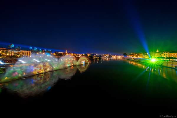 Die Weihnachtsshow NAVIGALIA in Sevilla beeindruckt mit einer gigantischen Wasser-, Licht- und Lasershow und begeistert Hunderttausende Besucher