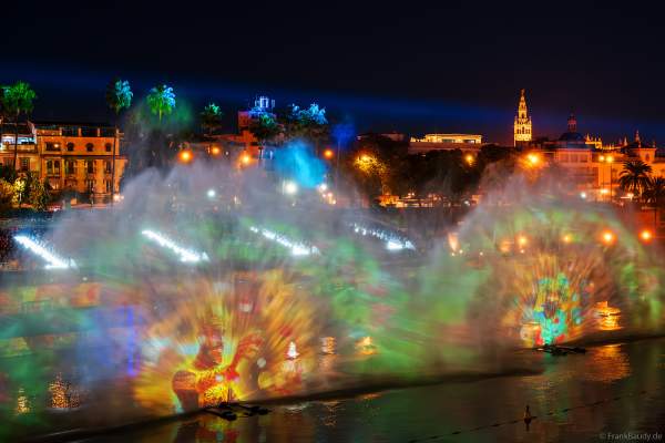Die Weihnachtsshow NAVIGALIA in Sevilla beeindruckt mit einer gigantischen Wasser-, Licht- und Lasershow und begeistert Hunderttausende Besucher