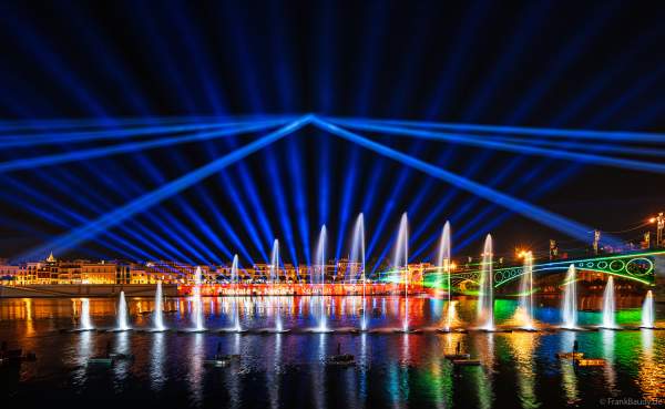 Die Weihnachtsshow NAVIGALIA in Sevilla beeindruckt mit einer gigantischen Wasser-, Licht- und Lasershow und begeistert Hunderttausende Besucher