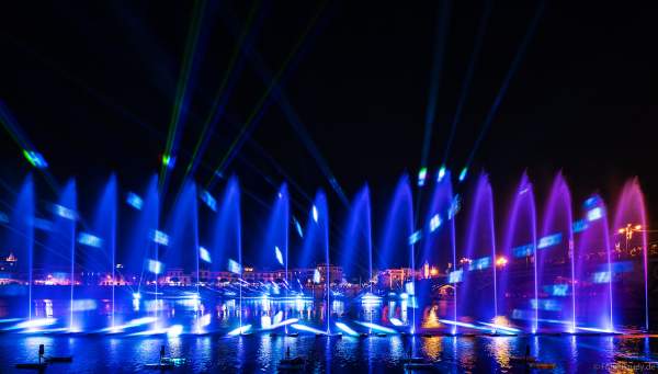 Die Weihnachtsshow NAVIGALIA in Sevilla beeindruckt mit einer gigantischen Wasser-, Licht- und Lasershow und begeistert Hunderttausende Besucher