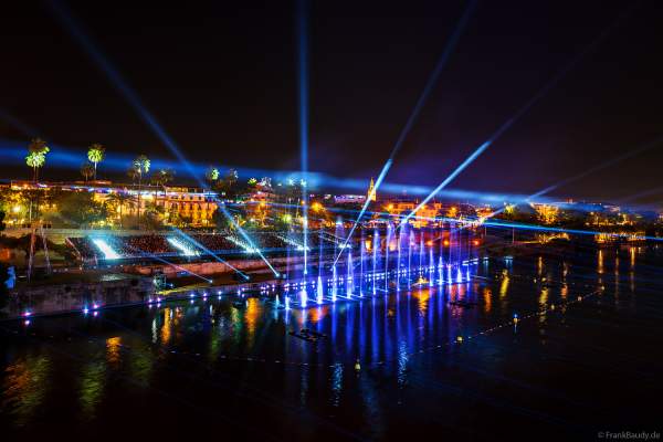 Die Weihnachtsshow NAVIGALIA in Sevilla beeindruckt mit einer gigantischen Wasser-, Licht- und Lasershow und begeistert Hunderttausende Besucher