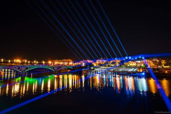 Die Weihnachtsshow NAVIGALIA in Sevilla beeindruckt mit einer gigantischen Wasser-, Licht- und Lasershow und begeistert Hunderttausende Besucher