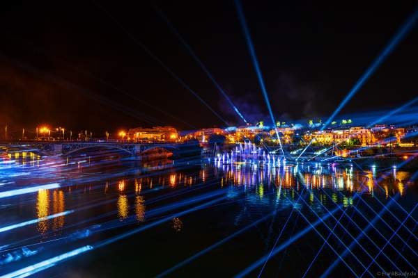 Die Weihnachtsshow NAVIGALIA in Sevilla beeindruckt mit einer gigantischen Wasser-, Licht- und Lasershow und begeistert Hunderttausende Besucher