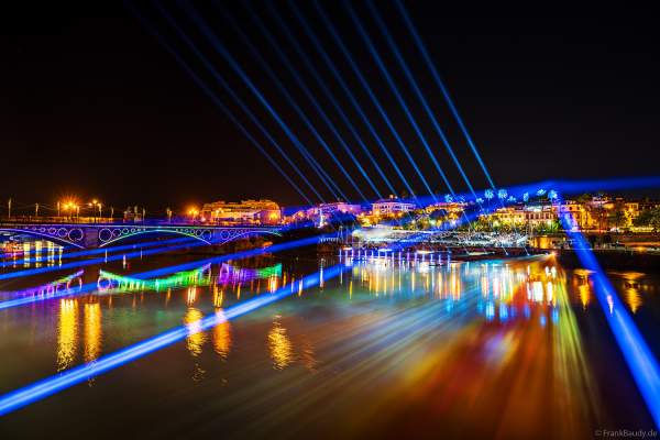 Die Weihnachtsshow NAVIGALIA in Sevilla beeindruckt mit einer gigantischen Wasser-, Licht- und Lasershow und begeistert Hunderttausende Besucher