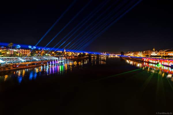 Die Weihnachtsshow NAVIGALIA in Sevilla beeindruckt mit einer gigantischen Wasser-, Licht- und Lasershow und begeistert Hunderttausende Besucher