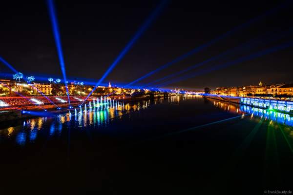 Die Weihnachtsshow NAVIGALIA in Sevilla beeindruckt mit einer gigantischen Wasser-, Licht- und Lasershow und begeistert Hunderttausende Besucher