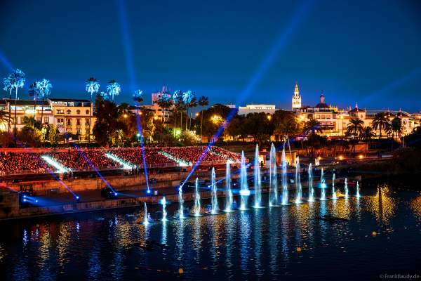 Die Weihnachtsshow NAVIGALIA in Sevilla beeindruckt mit einer gigantischen Wasser-, Licht- und Lasershow und begeistert Hunderttausende Besucher