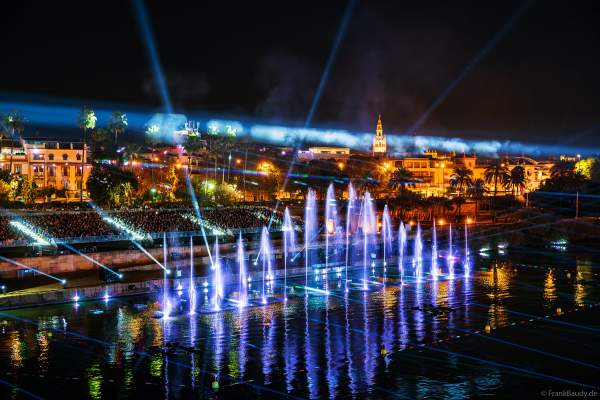 Die Weihnachtsshow NAVIGALIA in Sevilla beeindruckt mit einer gigantischen Wasser-, Licht- und Lasershow und begeistert Hunderttausende Besucher