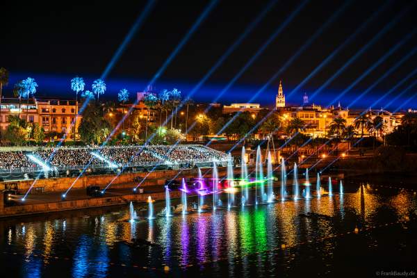 Die Weihnachtsshow NAVIGALIA in Sevilla beeindruckt mit einer gigantischen Wasser-, Licht- und Lasershow und begeistert Hunderttausende Besucher