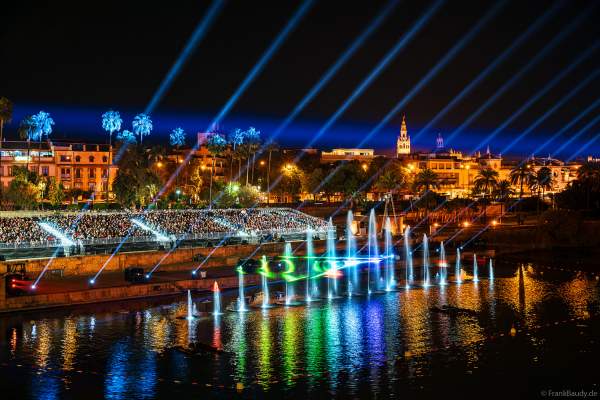 Die Weihnachtsshow NAVIGALIA in Sevilla beeindruckt mit einer gigantischen Wasser-, Licht- und Lasershow und begeistert Hunderttausende Besucher