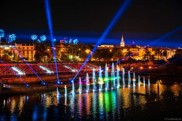 Die Weihnachtsshow NAVIGALIA in Sevilla beeindruckt mit einer gigantischen Wasser-, Licht- und Lasershow und begeistert Hunderttausende Besucher