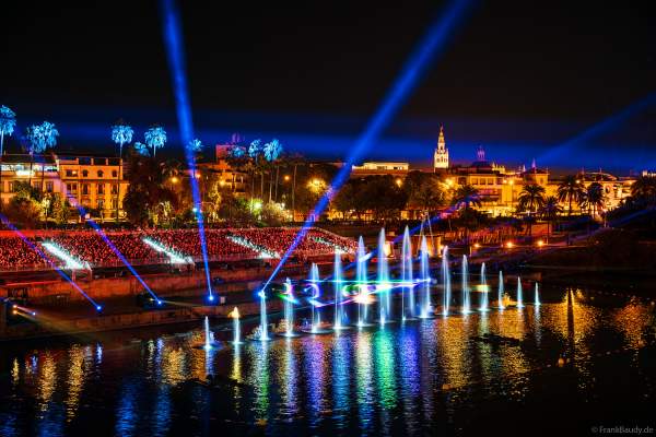 Die Weihnachtsshow NAVIGALIA in Sevilla beeindruckt mit einer gigantischen Wasser-, Licht- und Lasershow und begeistert Hunderttausende Besucher