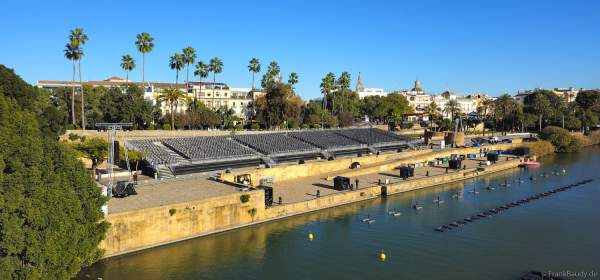 Die Weihnachtsshow NAVIGALIA in Sevilla beeindruckt mit einer gigantischen Wasser-, Licht- und Lasershow und begeistert Hunderttausende Besucher