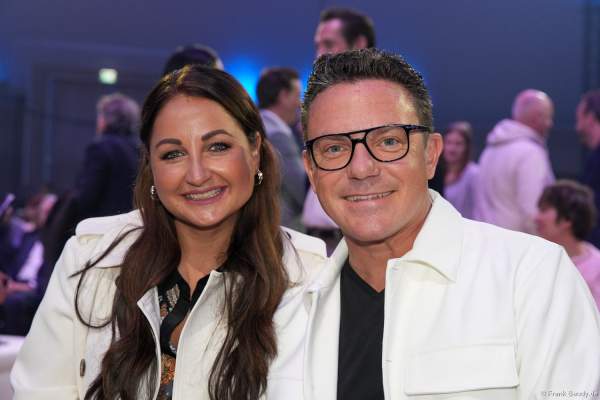 Stefan Mross mit seiner Freundin Eva Luginger bei der Pressekonferenz zum Start der 50-jährigen Jubiläumssaison 2025