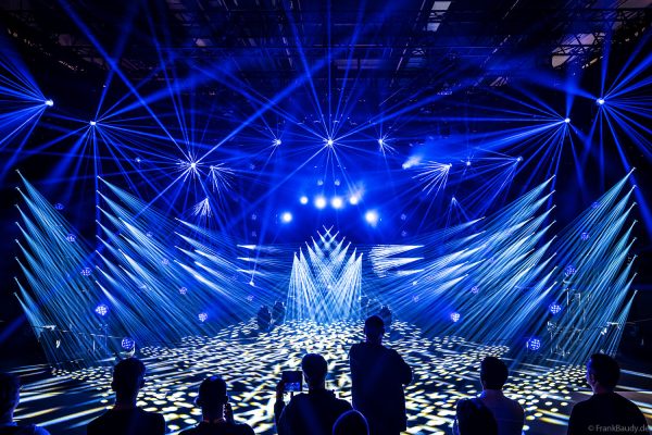 AYRTON mit seiner DEMO-Lichtshow auf der Prolight + Sound 2025 in Frankfurt - mit Veloce Profile, Mamba und Rivale Wash