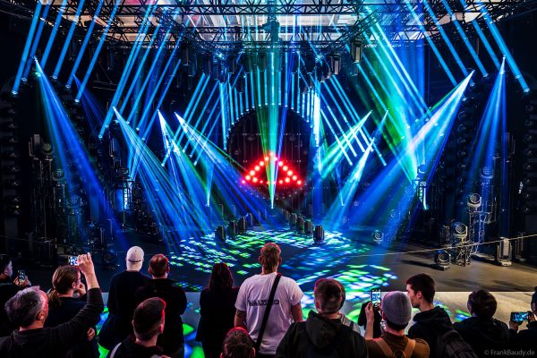 AYRTON mit seiner DEMO-Lichtshow auf der Prolight + Sound 2025 in Frankfurt - mit Veloce Profile, Mamba und Rivale Wash
