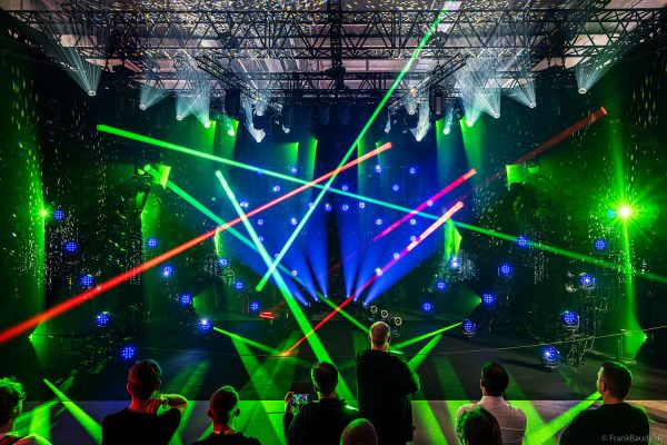 AYRTON mit seiner DEMO-Lichtshow auf der Prolight + Sound 2025 in Frankfurt - mit Veloce Profile, Mamba und Rivale Wash