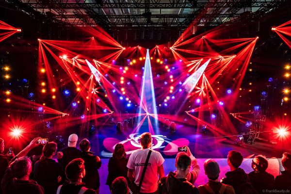 AYRTON mit seiner DEMO-Lichtshow auf der Prolight + Sound 2025 in Frankfurt - mit Veloce Profile, Mamba und Rivale Wash