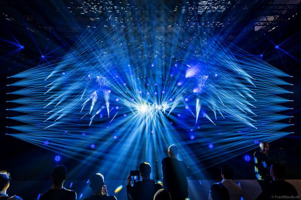 AYRTON mit seiner DEMO-Lichtshow auf der Prolight + Sound 2025 in Frankfurt - mit Veloce Profile, Mamba und Rivale Wash