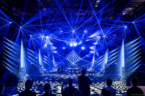 AYRTON mit seiner DEMO-Lichtshow auf der Prolight + Sound 2025 in Frankfurt - mit Veloce Profile, Mamba und Rivale Wash