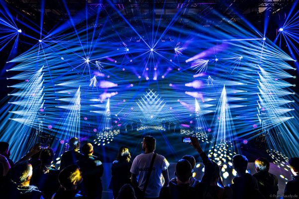 AYRTON mit seiner DEMO-Lichtshow auf der Prolight + Sound 2025 in Frankfurt - mit Veloce Profile, Mamba und Rivale Wash