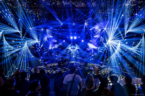 AYRTON mit seiner DEMO-Lichtshow auf der Prolight + Sound 2025 in Frankfurt - mit Veloce Profile, Mamba und Rivale Wash