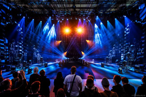 AYRTON mit seiner DEMO-Lichtshow auf der Prolight + Sound 2025 in Frankfurt - mit Veloce Profile, Mamba und Rivale Wash