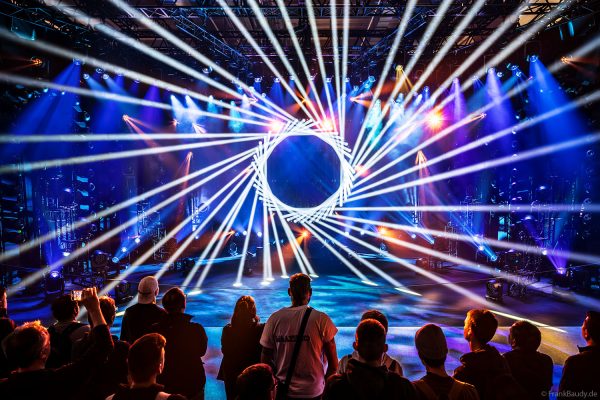 AYRTON mit seiner DEMO-Lichtshow auf der Prolight + Sound 2025 in Frankfurt - mit Veloce Profile, Mamba und Rivale Wash