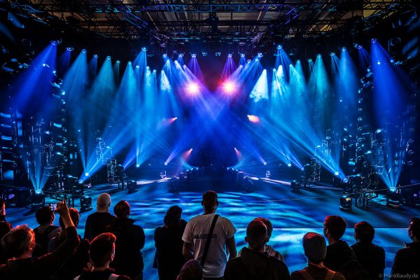 AYRTON mit seiner DEMO-Lichtshow auf der Prolight + Sound 2025 in Frankfurt - mit Veloce Profile, Mamba und Rivale Wash