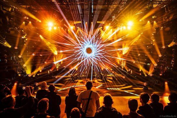 AYRTON mit seiner DEMO-Lichtshow auf der Prolight + Sound 2025 in Frankfurt - mit Veloce Profile, Mamba und Rivale Wash