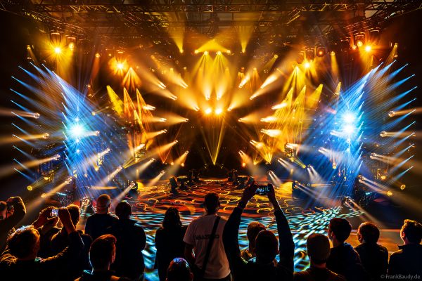 AYRTON mit seiner DEMO-Lichtshow auf der Prolight + Sound 2025 in Frankfurt - mit Veloce Profile, Mamba und Rivale Wash