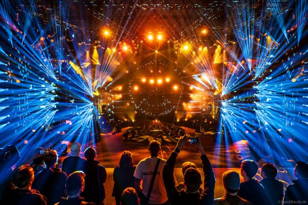 AYRTON mit seiner DEMO-Lichtshow auf der Prolight + Sound 2025 in Frankfurt - mit Veloce Profile, Mamba und Rivale Wash