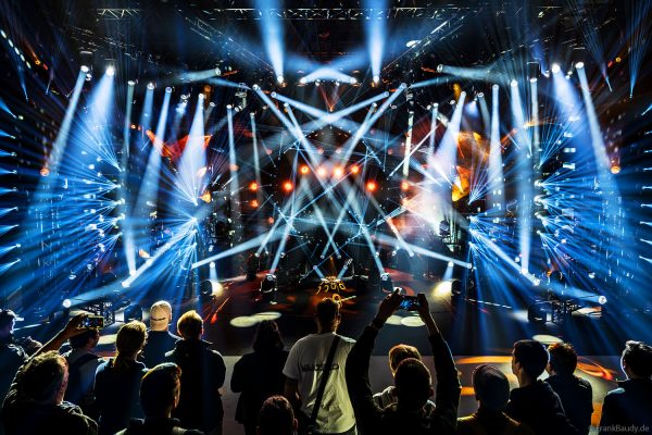 AYRTON mit seiner DEMO-Lichtshow auf der Prolight + Sound 2025 in Frankfurt - mit Veloce Profile, Mamba und Rivale Wash