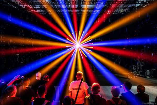 AYRTON mit seiner DEMO-Lichtshow auf der Prolight + Sound 2025 in Frankfurt - mit Veloce Profile, Mamba und Rivale Wash