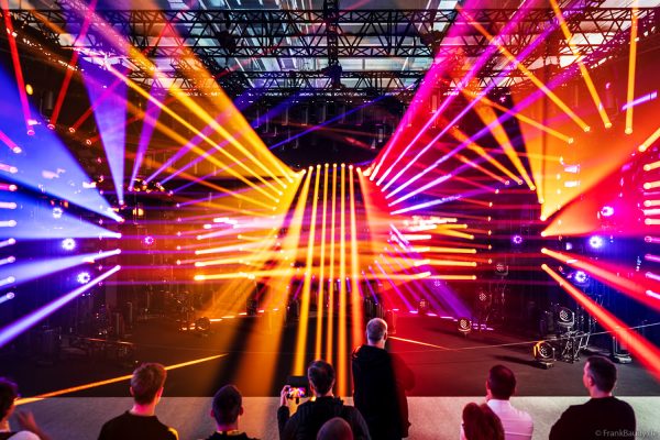 AYRTON mit seiner DEMO-Lichtshow auf der Prolight + Sound 2025 in Frankfurt - mit Veloce Profile, Mamba und Rivale Wash