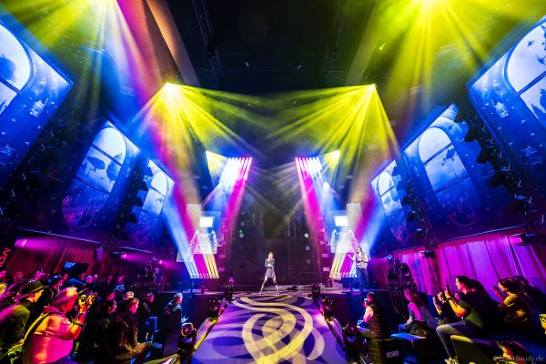 ROBE mit der Lichtshow FIFTH DIMENSION auf der Prolight + Sound 2025 in Frankfurt - mit LedPOINTE, WTF!-Hybrid-Movinghead, iESPRITE LTL WashBeam, T31 Cyc- und T31 Cyc