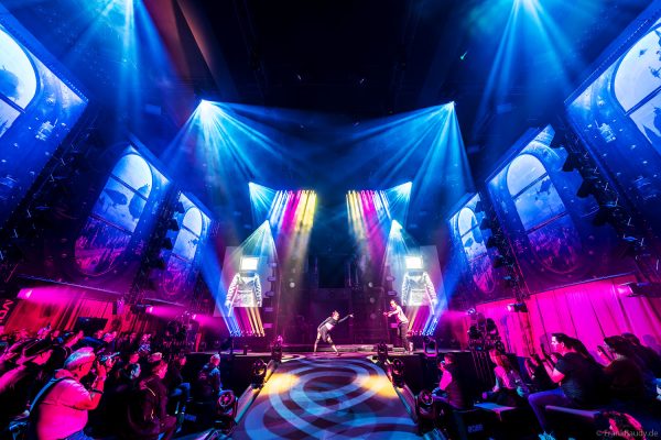 ROBE mit der Lichtshow FIFTH DIMENSION auf der Prolight + Sound 2025 in Frankfurt - mit LedPOINTE, WTF!-Hybrid-Movinghead, iESPRITE LTL WashBeam, T31 Cyc- und T31 Cyc