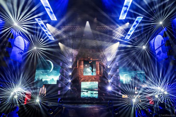 ROBE mit der Lichtshow FIFTH DIMENSION auf der Prolight + Sound 2025 in Frankfurt - mit LedPOINTE, WTF!-Hybrid-Movinghead, iESPRITE LTL WashBeam, T31 Cyc- und T31 Cyc