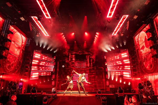 ROBE mit der Lichtshow FIFTH DIMENSION auf der Prolight + Sound 2025 in Frankfurt - mit LedPOINTE, WTF!-Hybrid-Movinghead, iESPRITE LTL WashBeam, T31 Cyc- und T31 Cyc