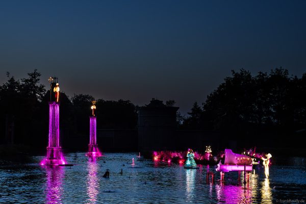 Wassershow Les Noces de Feu im Freizeitpark Park Puy du Fou/Frankreich – Feuer trifft Musik und Emotionen