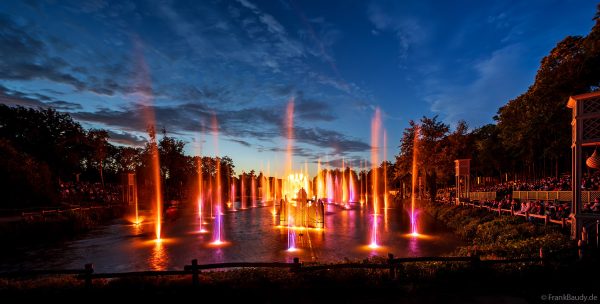 Romantische Abendshow am See – Les Noces de Feu im historischen Themenpark Puy du Fou