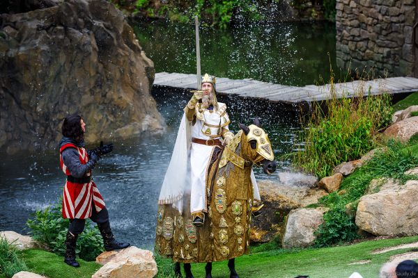 König Arthur schlägt Tristan zum Ritter – L’Épée du Roi Arthur, Park Puy du Fou