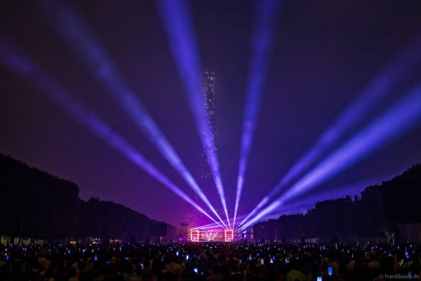 Concert de Paris 2025 am Eiffelturm beim französischen Nationalfeiertag in Paris am 14. Juli 2025, Fireworks Eiffel Tower National Day, Le feu d'artifice du 14 juillet - La tour Eiffel - Bastille Day