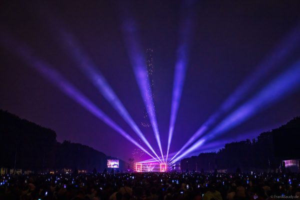 Concert de Paris 2025 am Eiffelturm beim französischen Nationalfeiertag in Paris am 14. Juli 2025, Fireworks Eiffel Tower National Day, Le feu d'artifice du 14 juillet - La tour Eiffel - Bastille Day