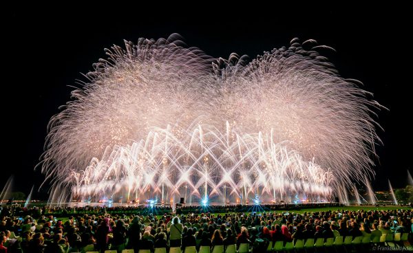 Fête du lac d’Annecy 2025 ist das größte Feuerwerks- und Wasserspektakel Europas und verzauberte mit „Ode à la Lune“ über 150.000 Besucher in Frankreich