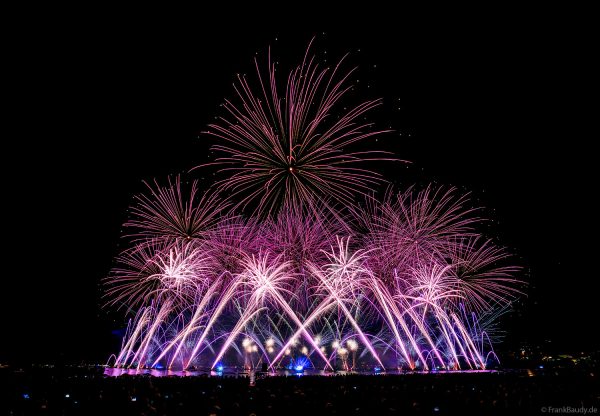 Fête du lac d’Annecy 2025 ist das größte Feuerwerks- und Wasserspektakel Europas und verzauberte mit „Ode à la Lune“ über 150.000 Besucher in Frankreich